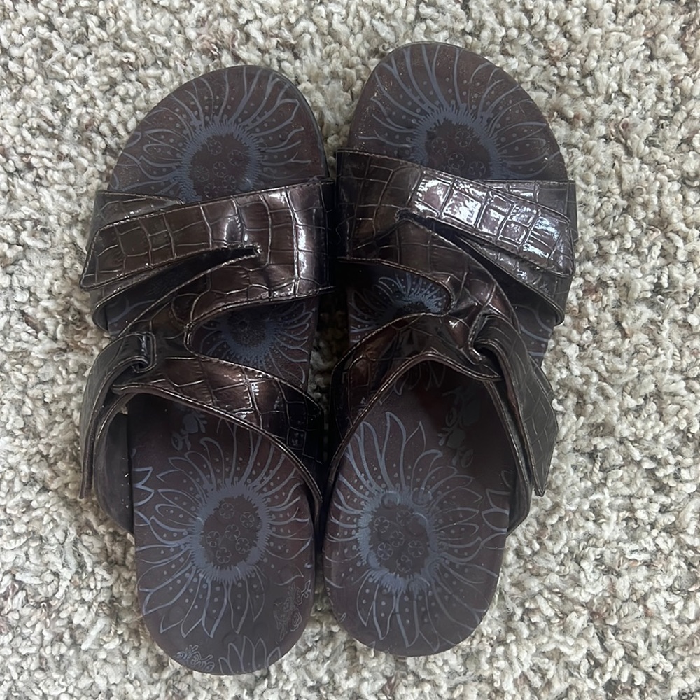 Vionic Woman Sandals Size 9